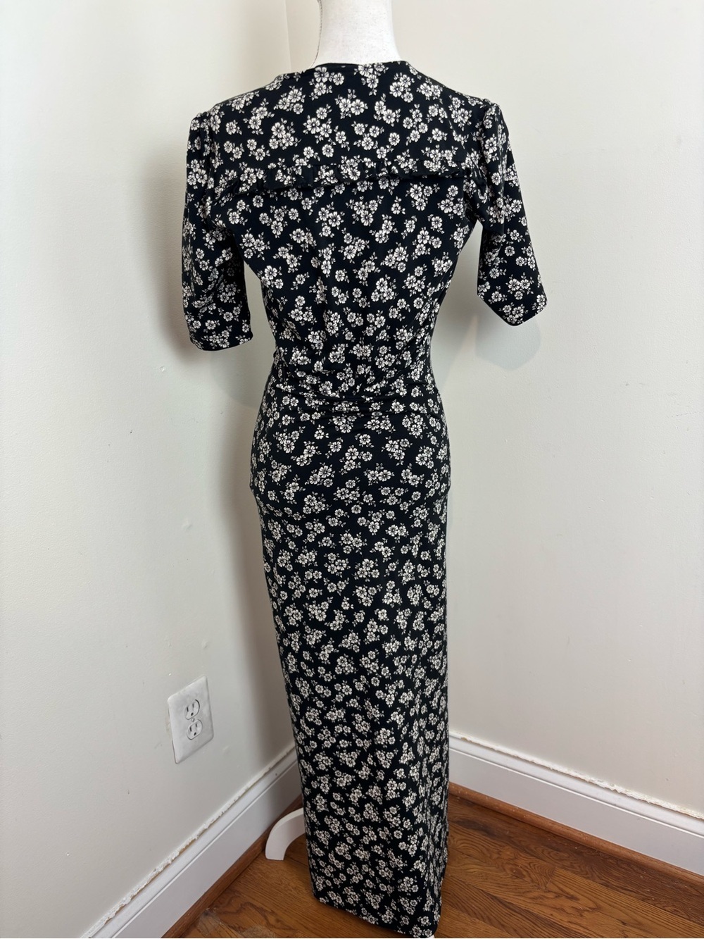Veronica Beard Mariposa dress In Black and White Floral Size Small - Picture 5 of 16
